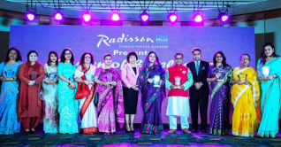 পেশাজীবী নারীদের সম্মাননা দিল রেডিসন ব্লু ঢাকা