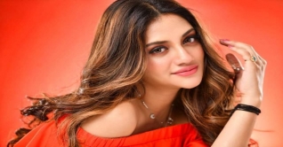 ফের বিতর্কে নুসরাত