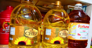 রাজধানীতে মিলছে না সয়াবিন তেল