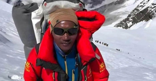 ২৯তম বার এভারেস্টশৃঙ্গ জয়ের রেকর্ড গড়লেন কামি রিতা