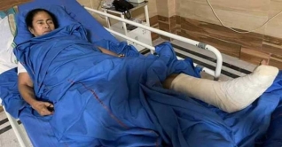 মমতার পায়ের চোট গুরুতর, নির্বাচনী প্রচারণা নিয়ে ধোঁয়াশা