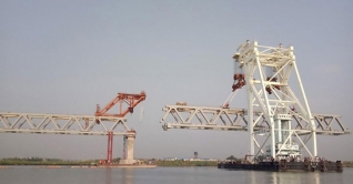পদ্মা সেতুতে বসেছে ১১তম স্প্যান