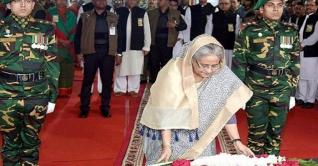 বঙ্গবন্ধুর প্রতিকৃতিতে প্রধানমন্ত্রীর শ্রদ্ধা বঙ্গবন্ধুর প্রতিকৃতিতে প্রধানমন্ত্রীর শ্রদ্ধা