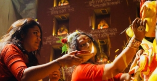 আজ মহাপঞ্চমী, দেবী দুর্গার বোধন আজ মহাপঞ্চমী, দেবী দুর্গার বোধন