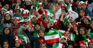 চার দশক পর মাঠে ইরানের নারীরা