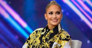 ক্ষুধার্ত শিশুদের পাশে জেনিফার লোপেজ