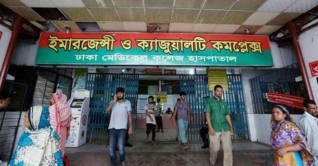 হাসপাতাল ছেড়েছেন ঢাবির সেই ছাত্রী হাসপাতাল ছেড়েছেন ঢাবির সেই ছাত্রী