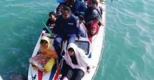 সমুদ্রপথে মালয়েশিয়া যাওয়ার সময় ১৭ রোহিঙ্গা উদ্ধার