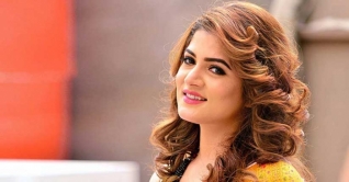 করোনা আতঙ্কে নায়িকা শ্রাবন্তী