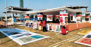 দ্বিতীয় দিনে বইমেলায় ভিড় নেই, কাজ চলছে স্টলে স্টলে