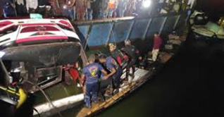 দৌলতদিয়া ফেরিঘাটে বাসডুবি: নিহত বেড়ে ২৩ দৌলতদিয়া ফেরিঘাটে বাসডুবি: নিহত বেড়ে ২৩