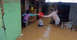 ফিলিপাইনে ঘূর্ণিঝড় দুজুয়ানে বিপর্যস্ত জনজীবন ফিলিপাইনে ঘূর্ণিঝড় দুজুয়ানে বিপর্যস্ত জনজীবন