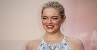 হলিউডের জনপ্রিয় অভিনেত্রী এমা স্টোন মা হলেন