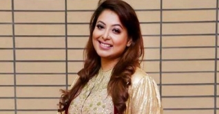 সাংবাদিক রোজিনাকে নিয়ে কোনালের গান