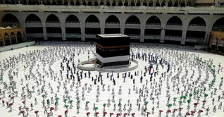 হজ পালনের অনুমতি পেতে পারেন বিদেশিরা