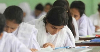 এইচএসসি পরীক্ষার্থীদের ফরম পূরণ শুরু এইচএসসি পরীক্ষার্থীদের ফরম পূরণ শুরু