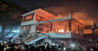 ধানমন্ডি ৩২ নম্বরে আবারো আগুন-ভাঙচুর