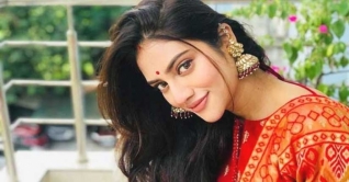 নির্বাচনী প্রচারে গিয়ে মেজাজ হারালেন নুসরত জাহান