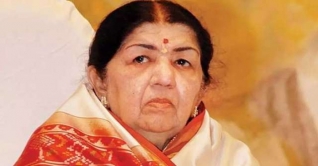 করোনা আক্রান্ত হয়ে লতা মুঙ্গেশকর আইসিইউতে