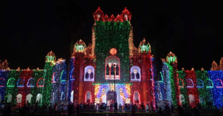 বর্ণিল সাজে সেজেছে রাজধানী বর্ণিল সাজে সেজেছে রাজধানী