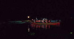 ঝড়ে মেঘনায় ট্রলারডুবি, পুলিশের টিএসআই নিখোঁজ