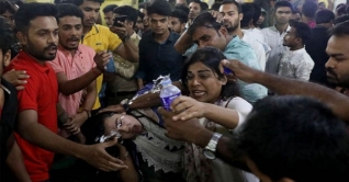 মধুর ক্যান্টিনে মারামারি, ছাত্রলীগের ৩ সদস্যের কমিটি মধুর ক্যান্টিনে মারামারি, ছাত্রলীগের ৩ সদস্যের কমিটি