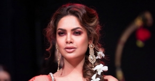 এষা গুপ্তার বিরুদ্ধে মানহানি মামলা