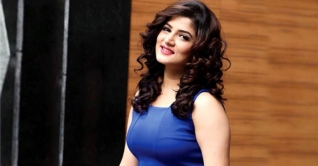 আজ ঢাকায় আসছেন নায়িকা শ্রাবন্তী