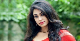 করোনা জয় করে ঢাকায় ফিরলেন পপি করোনা জয় করে ঢাকায় ফিরলেন পপি