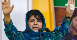 ১৪ মাস পর মুক্তি পেলেন মেহবুবা মুফতি ১৪ মাস পর মুক্তি পেলেন মেহবুবা মুফতি