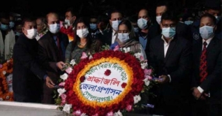 বিজয় দিবসে টুঙ্গিপাড়ায় জাতির পিতার সমাধীতে শ্রদ্ধা বিজয় দিবসে টুঙ্গিপাড়ায় জাতির পিতার সমাধীতে শ্রদ্ধা