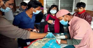 স্ত্রীর গলার রগ কেটে পালাতে গিয়ে আটক স্বামী