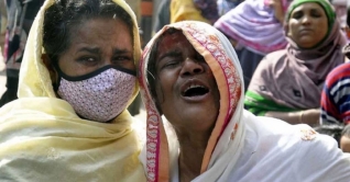 এক ছেলে হত্যার দায়ে আরেক ছেলের ফাঁসি চান মা এক ছেলে হত্যার দায়ে আরেক ছেলের ফাঁসি চান মা