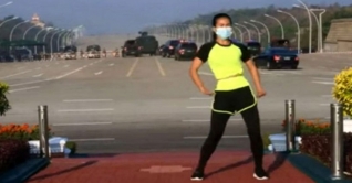 মিয়ানমারে সেনা অভ্যুত্থানের দৃশ্য ধারণ করেন যে নারী