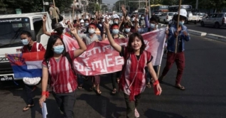 ইন্টারনেট সেবা বন্ধের পর মিয়ানমারে বিক্ষোভ ইন্টারনেট সেবা বন্ধের পর মিয়ানমারে বিক্ষোভ
