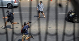 মিয়ানমারে দুই সপ্তাহে ২৫ সাংবাদিক আটক মিয়ানমারে দুই সপ্তাহে ২৫ সাংবাদিক আটক