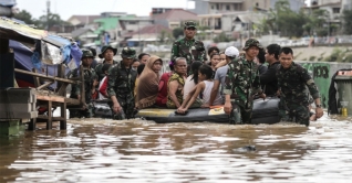 ইন্দোনেশিয়া-পূর্ব তিমুরে বন্যায় মৃত বেড়ে ১৫০