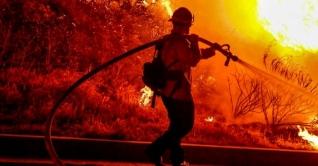 যুক্তরাষ্ট্রের লস অ্যাঞ্জেলেসে ফের দাবানল যুক্তরাষ্ট্রের লস অ্যাঞ্জেলেসে ফের দাবানল