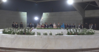 মা-বাবার কবর জিয়ারত করলেন প্রধানমন্ত্রী তারেক রহমান মা-বাবার কবর জিয়ারত করলেন প্রধানমন্ত্রী তারেক রহমান