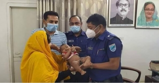 চুরি যাওয়া ৪ মাসের শিশু ফিরল মায়ের বুকে চুরি যাওয়া ৪ মাসের শিশু ফিরল মায়ের বুকে