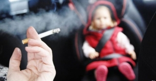 সিগারেট খাওয়ার চার ঘণ্টার মধ্যে বাচ্চার কাছে নয় সিগারেট খাওয়ার চার ঘণ্টার মধ্যে বাচ্চার কাছে নয়