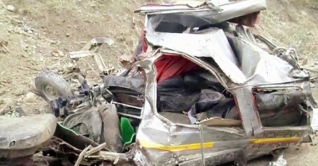 কাশ্মীরে গাড়ি খাদে, নারী-শিশুসহ নিহত ১৬ কাশ্মীরে গাড়ি খাদে, নারী-শিশুসহ নিহত ১৬