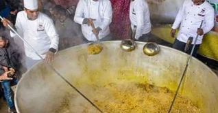 একই কড়াইয়ে ১,৯৯৫ কেজি খিচুড়ি, বিশ্বরেকর্ড! একই কড়াইয়ে ১,৯৯৫ কেজি খিচুড়ি, বিশ্বরেকর্ড!
