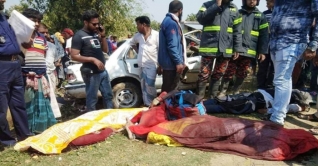 রাজশাহী সড়কে নারী-শিশুসহ নিহত ৬