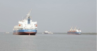 করোনা প্রতিরোধে চট্টগ্রামে ৫টি জাহাজ কোয়ারেন্টিনে