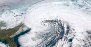 বুধবার আঘাত হানতে পারে ঘূর্ণিঝড় ‘আম্ফান’ বুধবার আঘাত হানতে পারে ঘূর্ণিঝড় ‘আম্ফান’