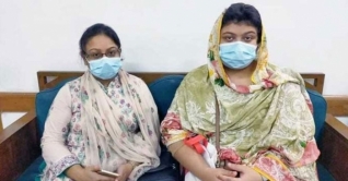 সেই দুই বোনের বাসায় স্বজনদের প্রবেশ নিশ্চিতের নির্দেশ সেই দুই বোনের বাসায় স্বজনদের প্রবেশ নিশ্চিতের নির্দেশ