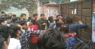 জাবিতে হল ছাড়ার নির্দেশ প্রত্যাখ্যান শিক্ষার্থীদের জাবিতে হল ছাড়ার নির্দেশ প্রত্যাখ্যান শিক্ষার্থীদের