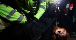 পুলিশের হাতে নারী খুন, বিক্ষোভে উত্তাল লন্ডন