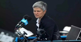 পুরুষদের উইম্বলডন ফাইনালে প্রথম নারী আম্পায়ার